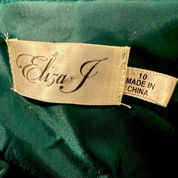 Eliza J Deep Green Off-the-Shoulder Evening/Holiday Gown, Size 10 - Picture 10 of 11